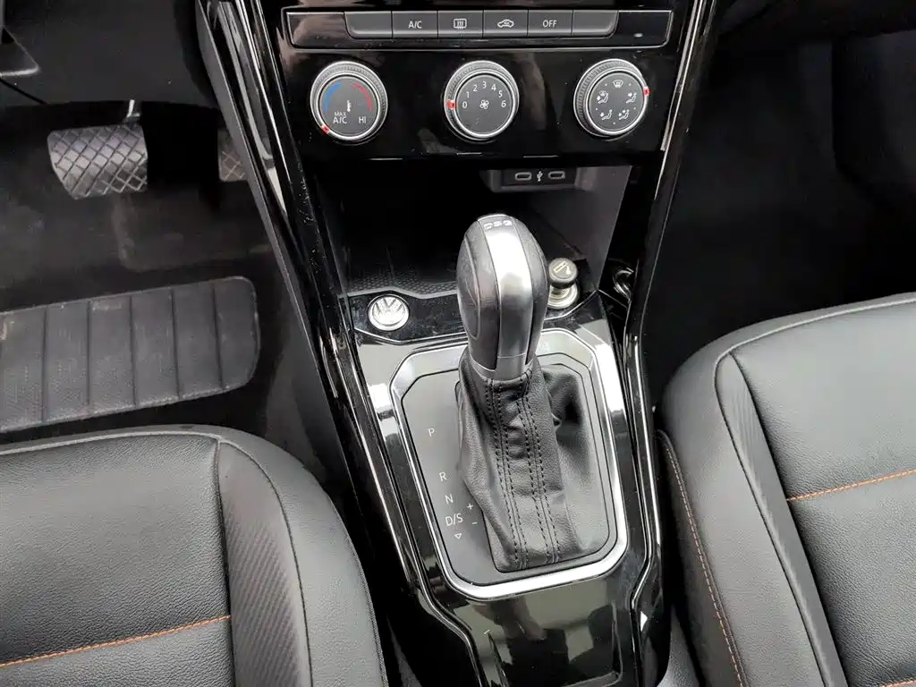 VOLKSWAGEN T ROC EXPLORING SONGS