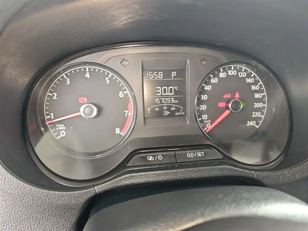 Volkswagen Polo 2016 1.4L Automatic Trend фото 12