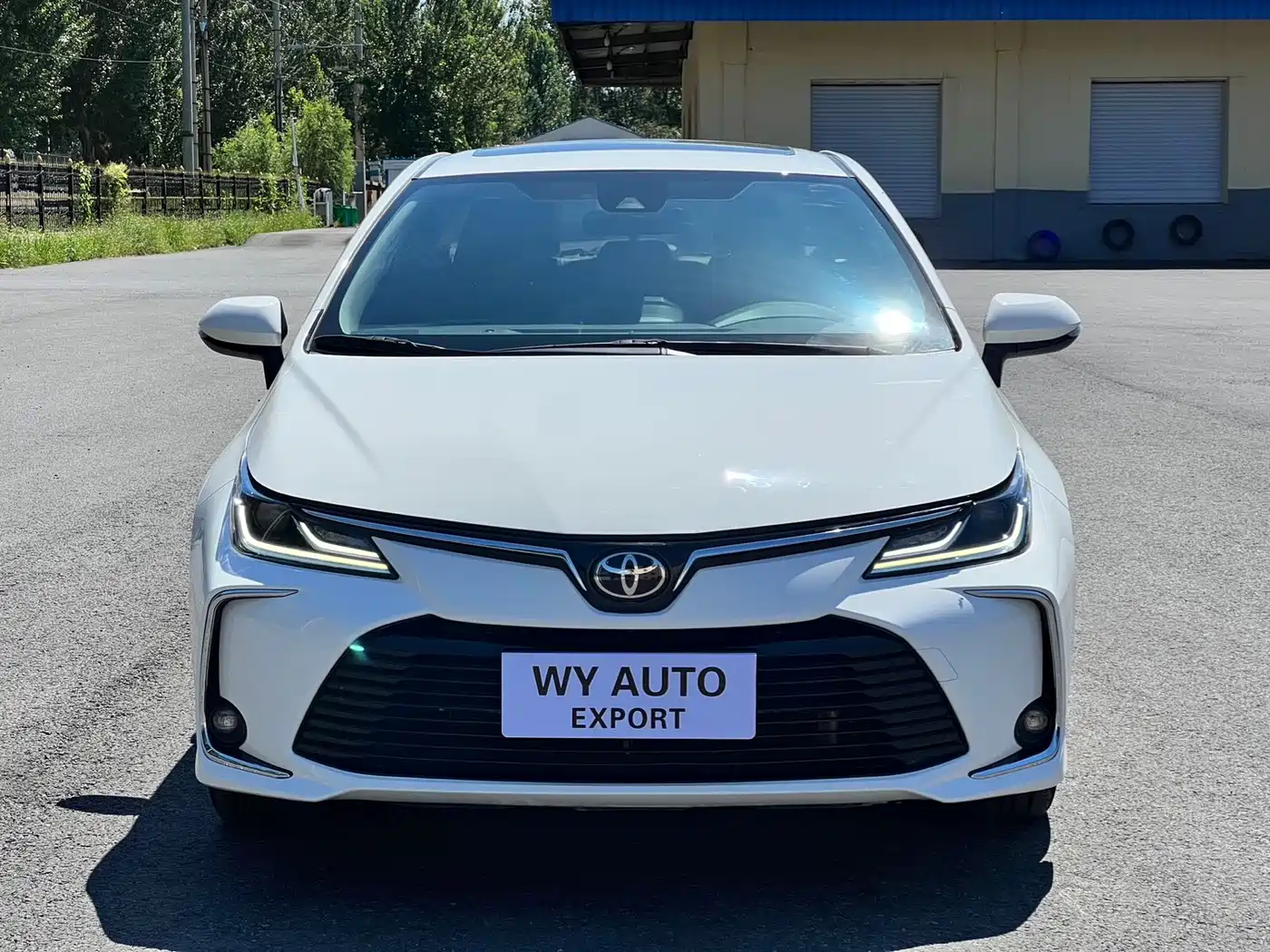 Фото 2 - Toyota Corolla