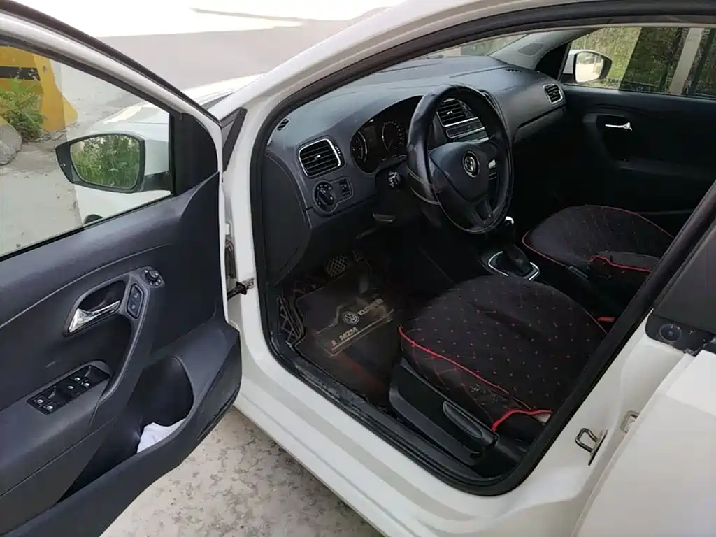 Volkswagen Polo 2014 1.4L Automatic Comfort Edition фото 16