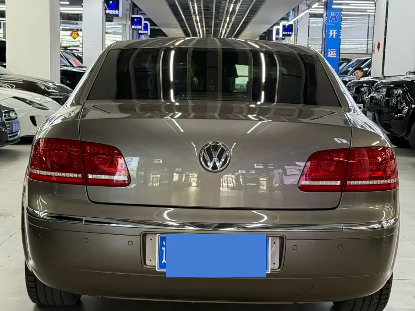 Volkswagen Phaeton 2012 2011 3.6L V6 5-seat Extended Business Edition