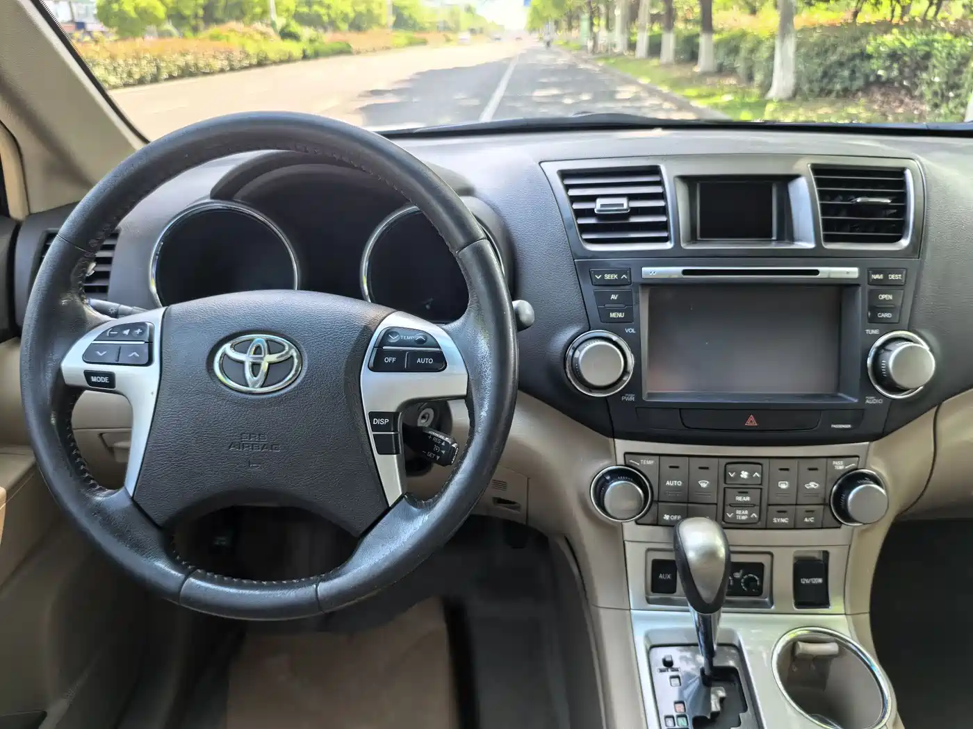 Toyota Highlander 2012 2.7L 2WD 7-Seater Luxury Edition фото 9