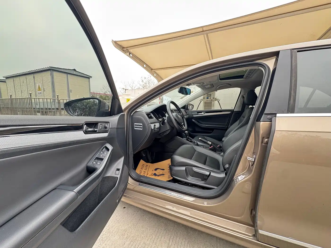 Volkswagen Sagitar 2015 1.6L Automatic Comfort фото 10