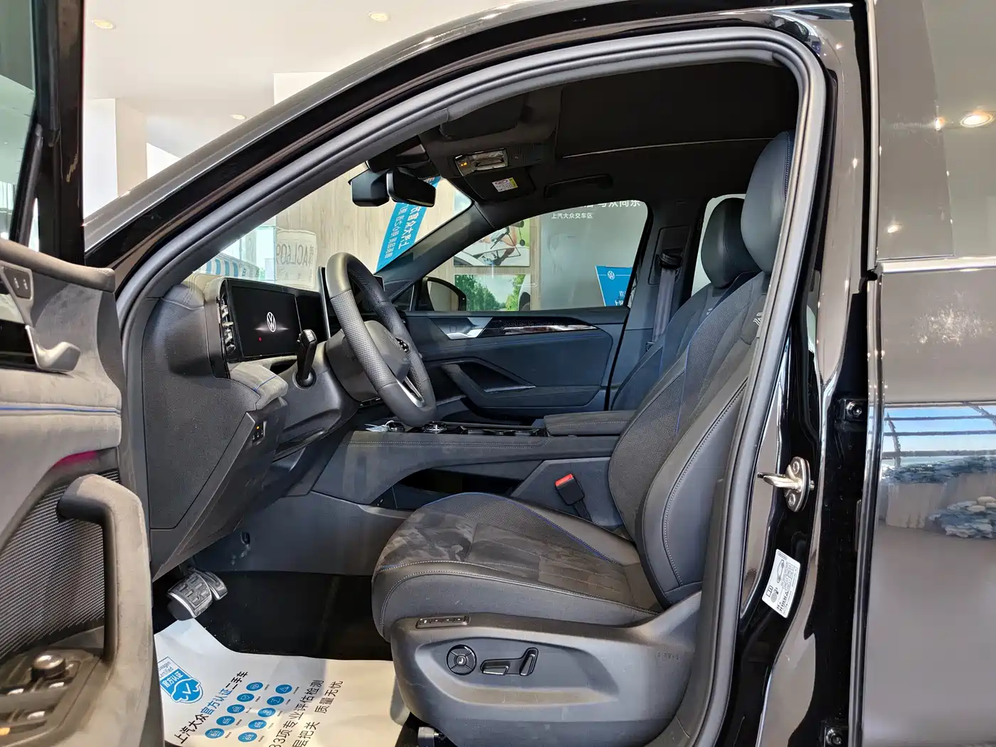 Volkswagen Tiguan L 2024 PRO 380TSI 4WD R-Line Premium Edition фото 7