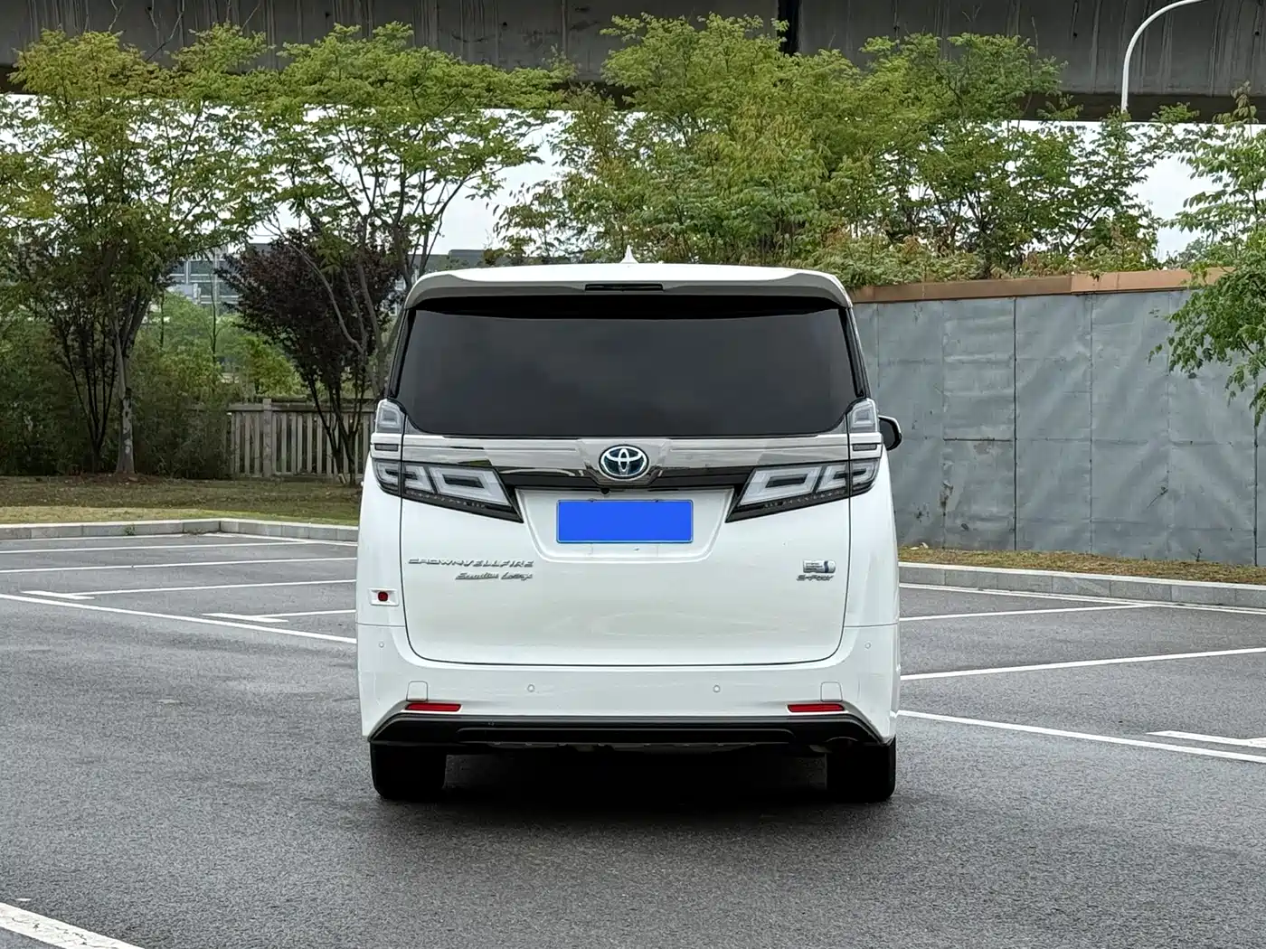 Toyota Vellfire 2021 Crown Hybrid 2.5L HV Premium Edition фото 5