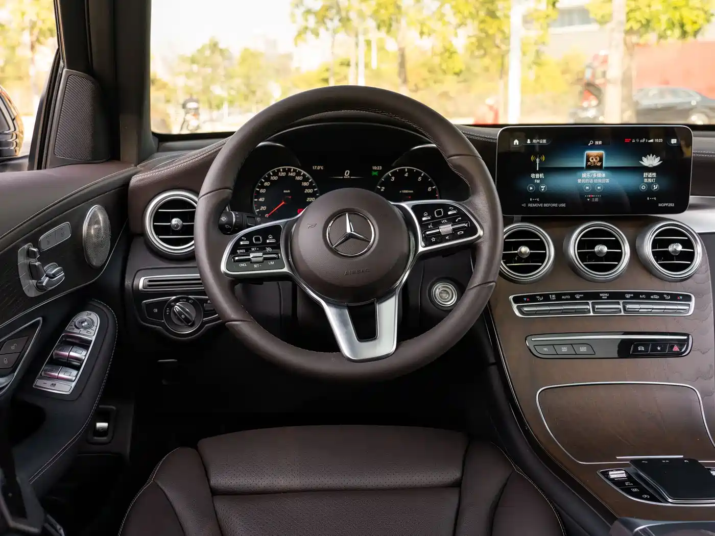 Mercedes-Benz GLC 2022 Facelift GLC 300 L 4MATIC Dynamic Collector's Edition фото 4