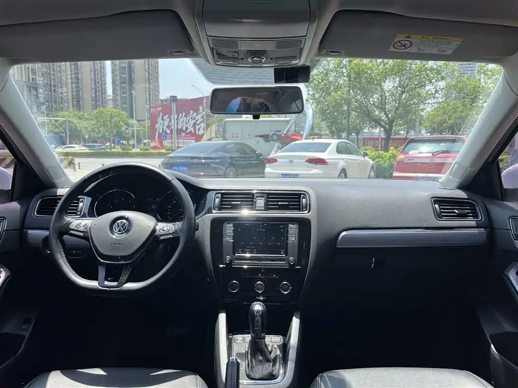 Volkswagen Sagitar 2018 280TSI DSG Spark Edition фото 17