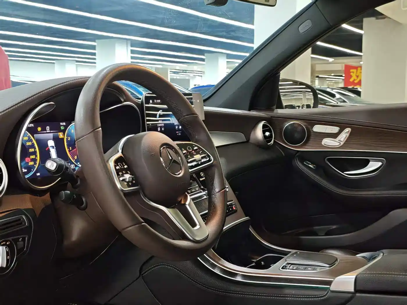Mercedes-Benz GLC 2020 GLC 260 L 4MATIC Luxury фото 3
