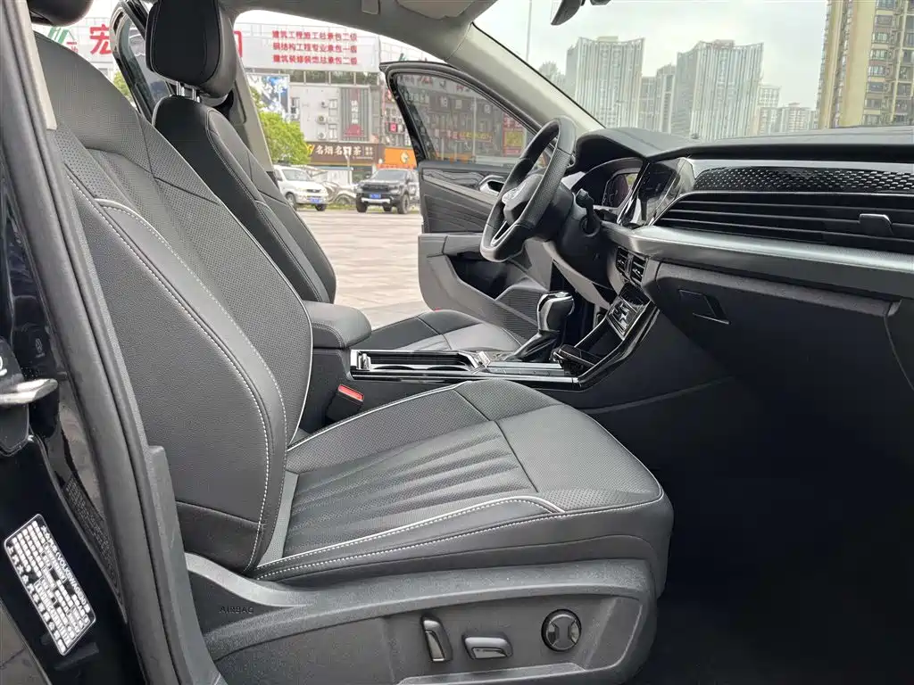 Volkswagen Passat 2024 380TSI Starlight Dragon Soaring Edition фото 14