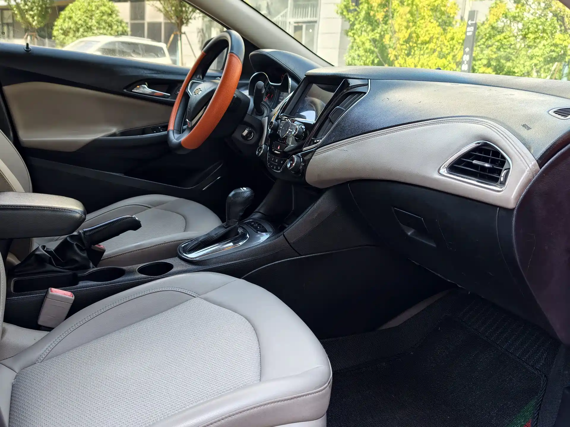 Photo 12 - Chevrolet Cruze