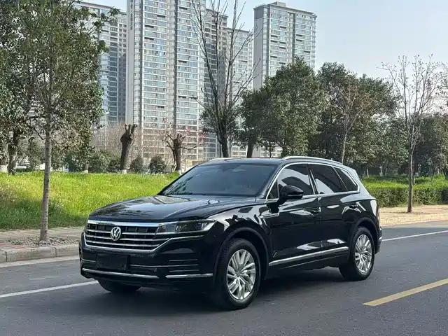 VOLKSWAGEN TOUAREG