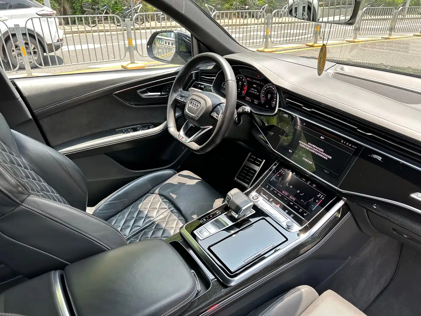 Audi Q8 2021 55 TFSI Dark Knight Limited Edition фото 16