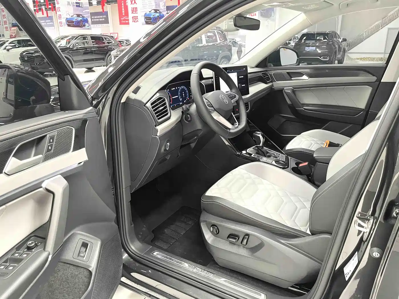 Volkswagen Tayron 2023 280TSI 2WD Luxury Plus Advanced Edition фото 7
