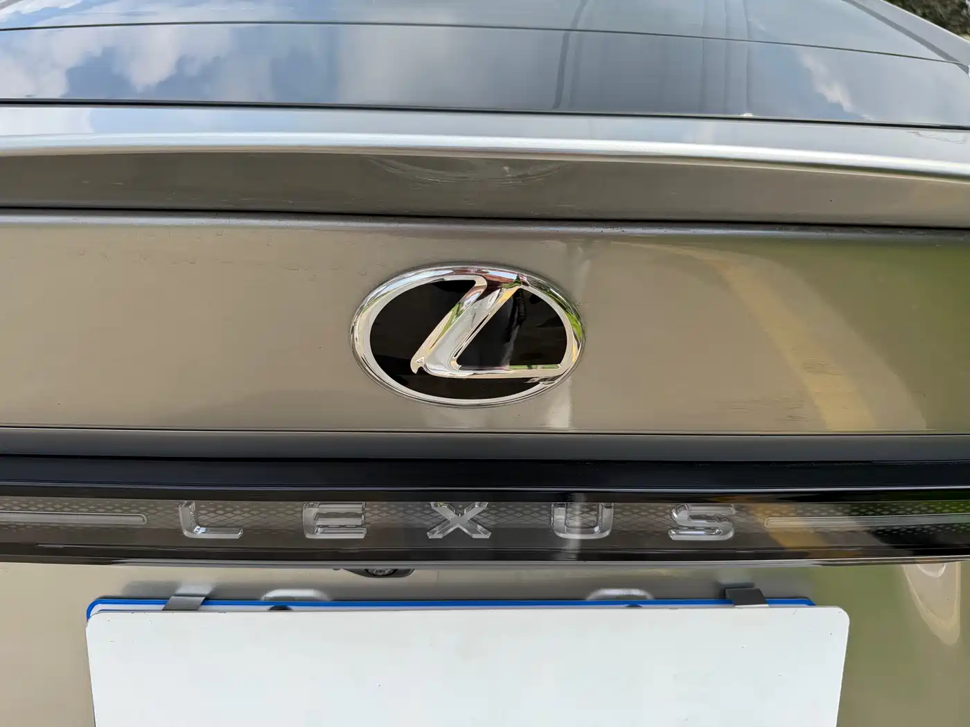 Lexus ES 2026 2025 Model 300h Base Version
