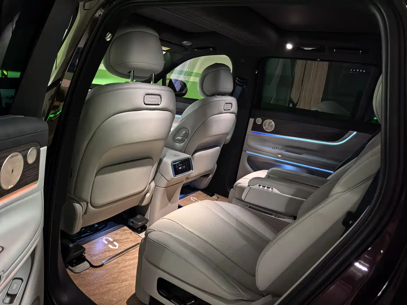 AITO Wenjie AITO M9 2025 Pure Electric Max 100kWh 6-Seater фото 8