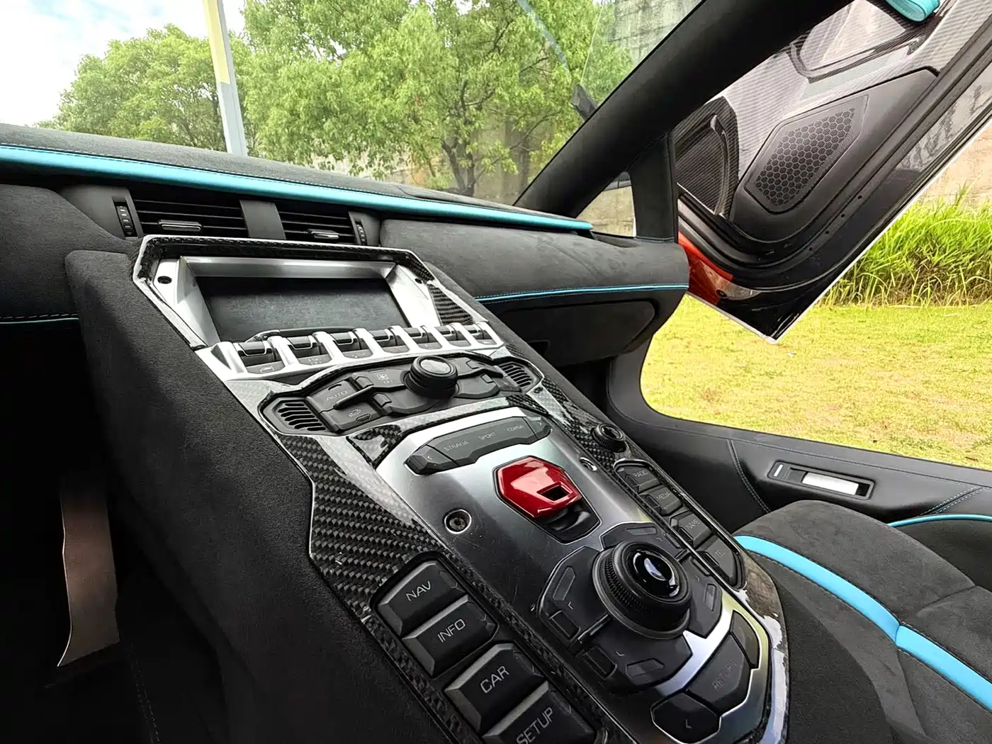 Lamborghini Aventador 2011 LP 700-4 фото 4
