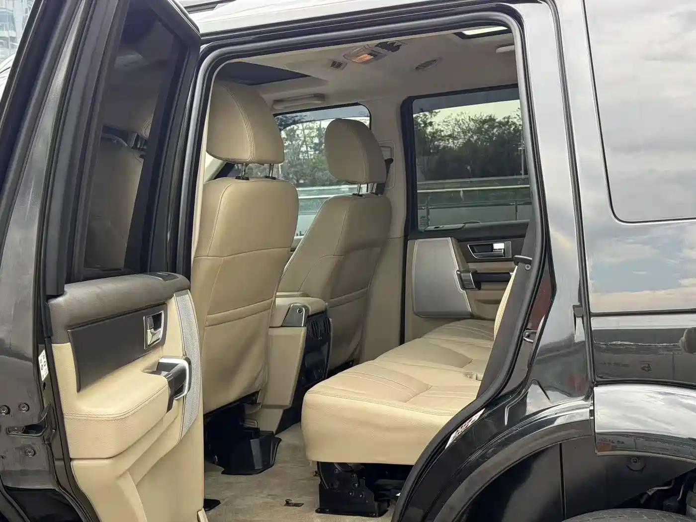 Land Rover Discovery 2015 3.0 SDV6 HSE Diesel фото 10