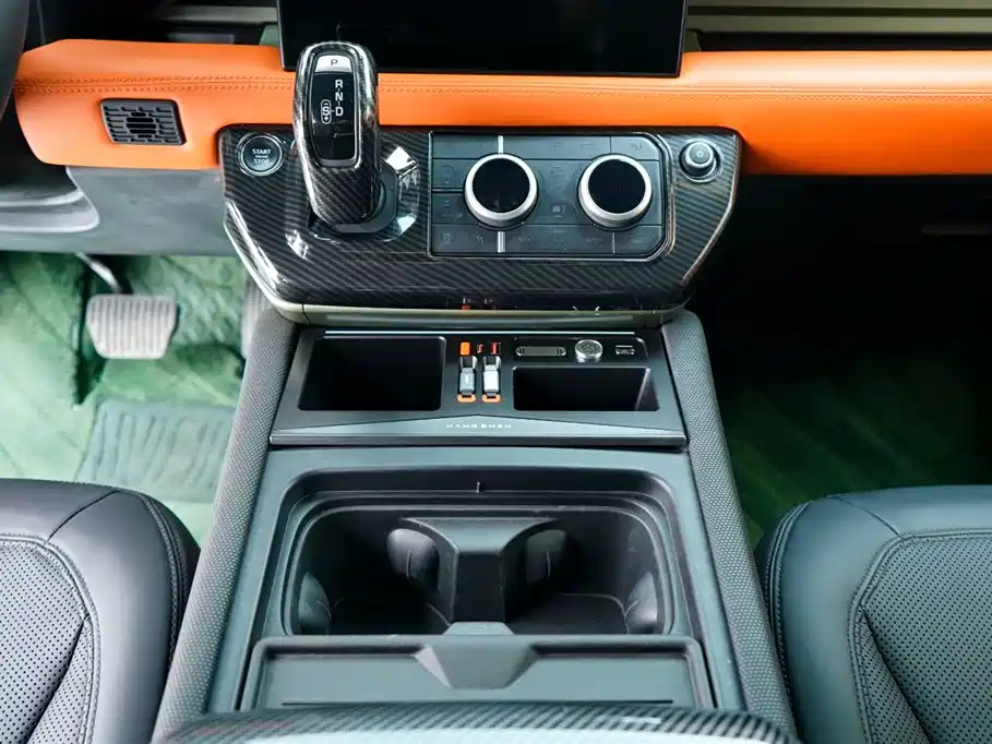 Land Rover Defender 2023 110 3.0T P400 75th Anniversary Legend Edition фото 20