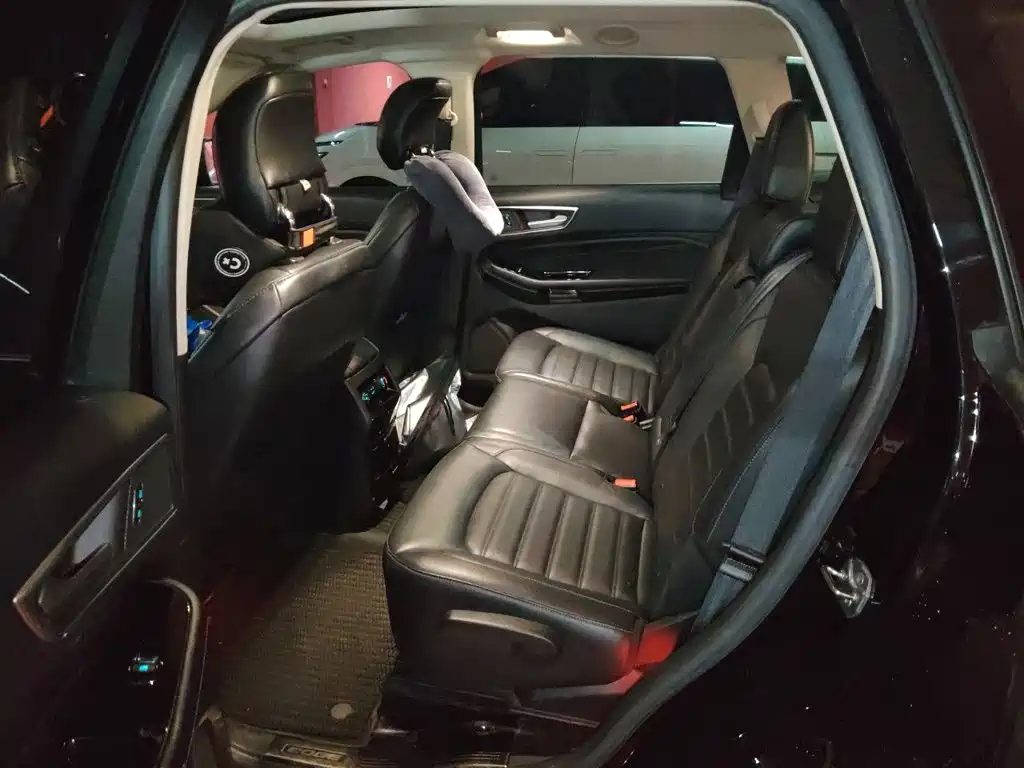 Photo 13 - Ford Edge