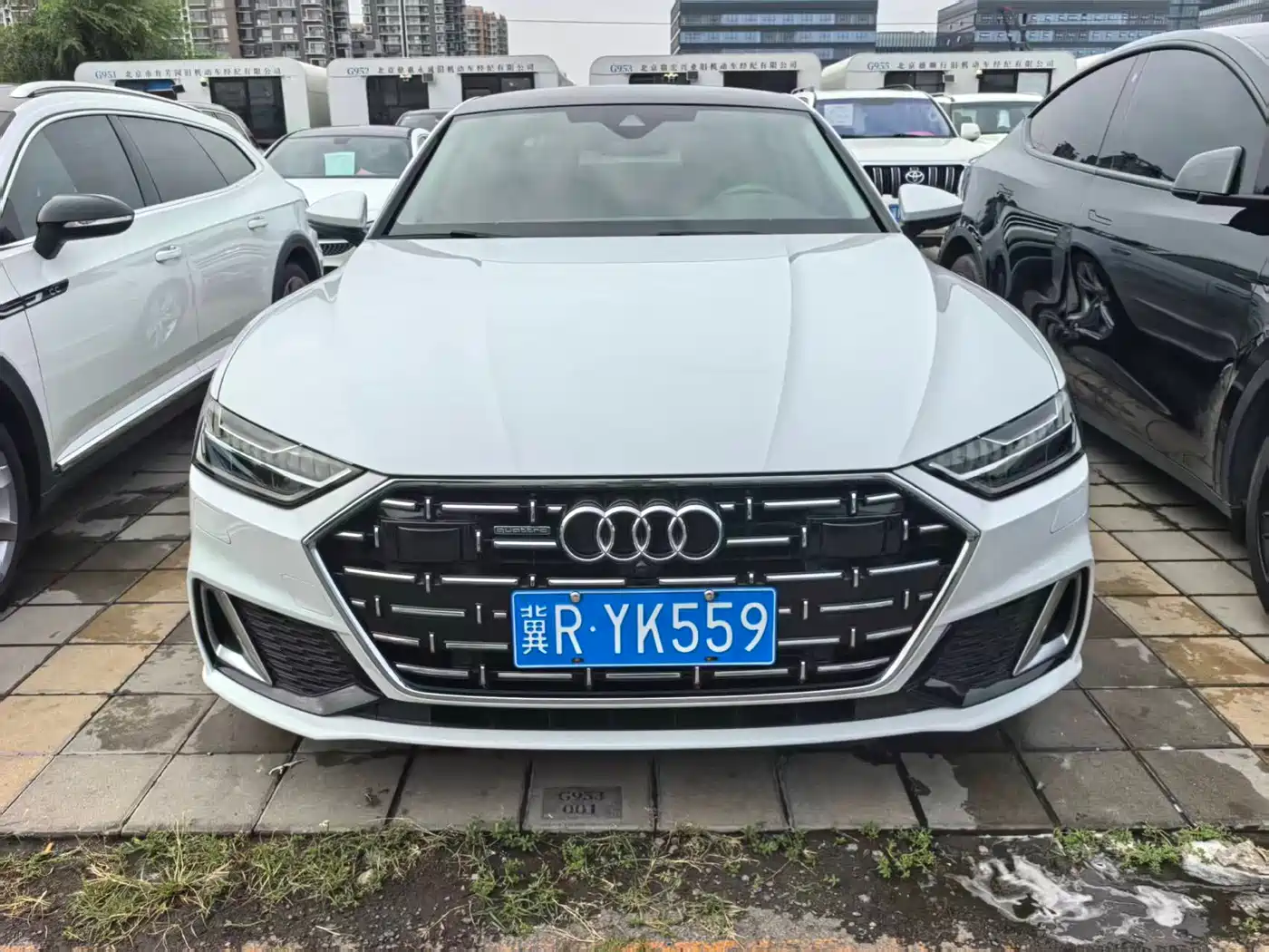 Фото 2 - Audi A7L