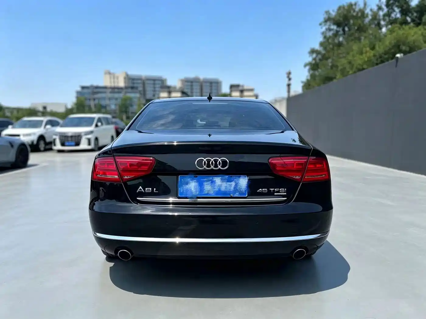 Фото 5 - Audi A8