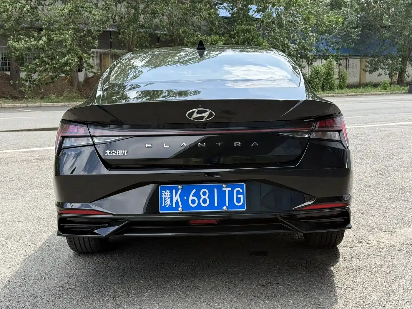 Hyundai Elantra 2022 1.5L CVT LUX Premium Edition фото 19