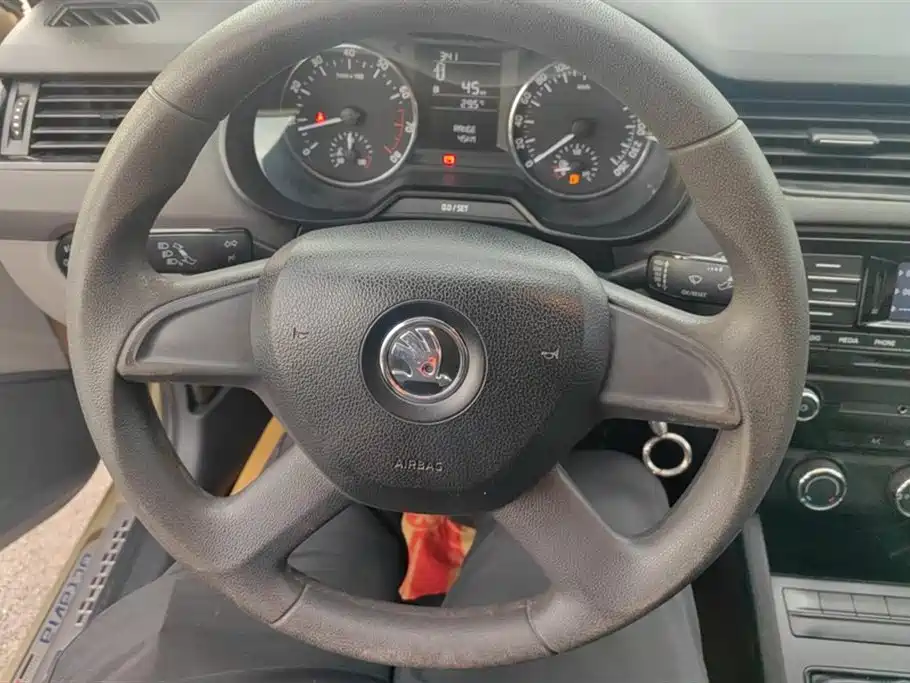 Škoda Octavia 2015 1.6L Manual逸杰版 фото 15