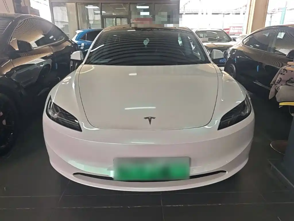 Фото 3 - Tesla Model 3