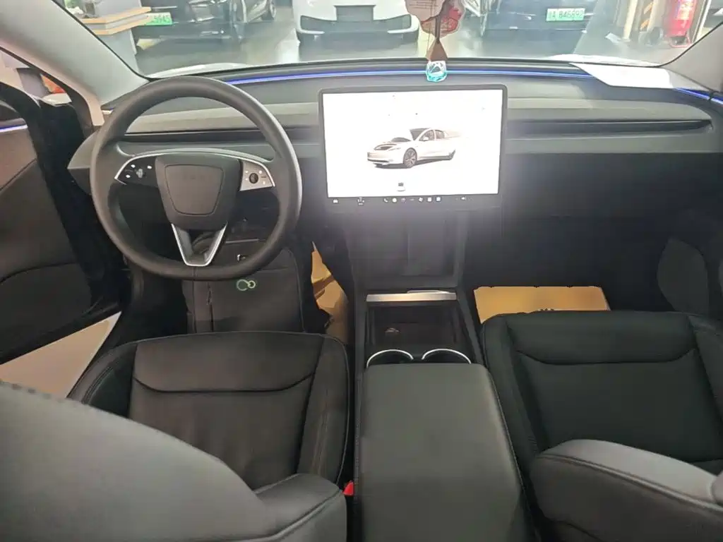 Фото 10 - Tesla Model 3