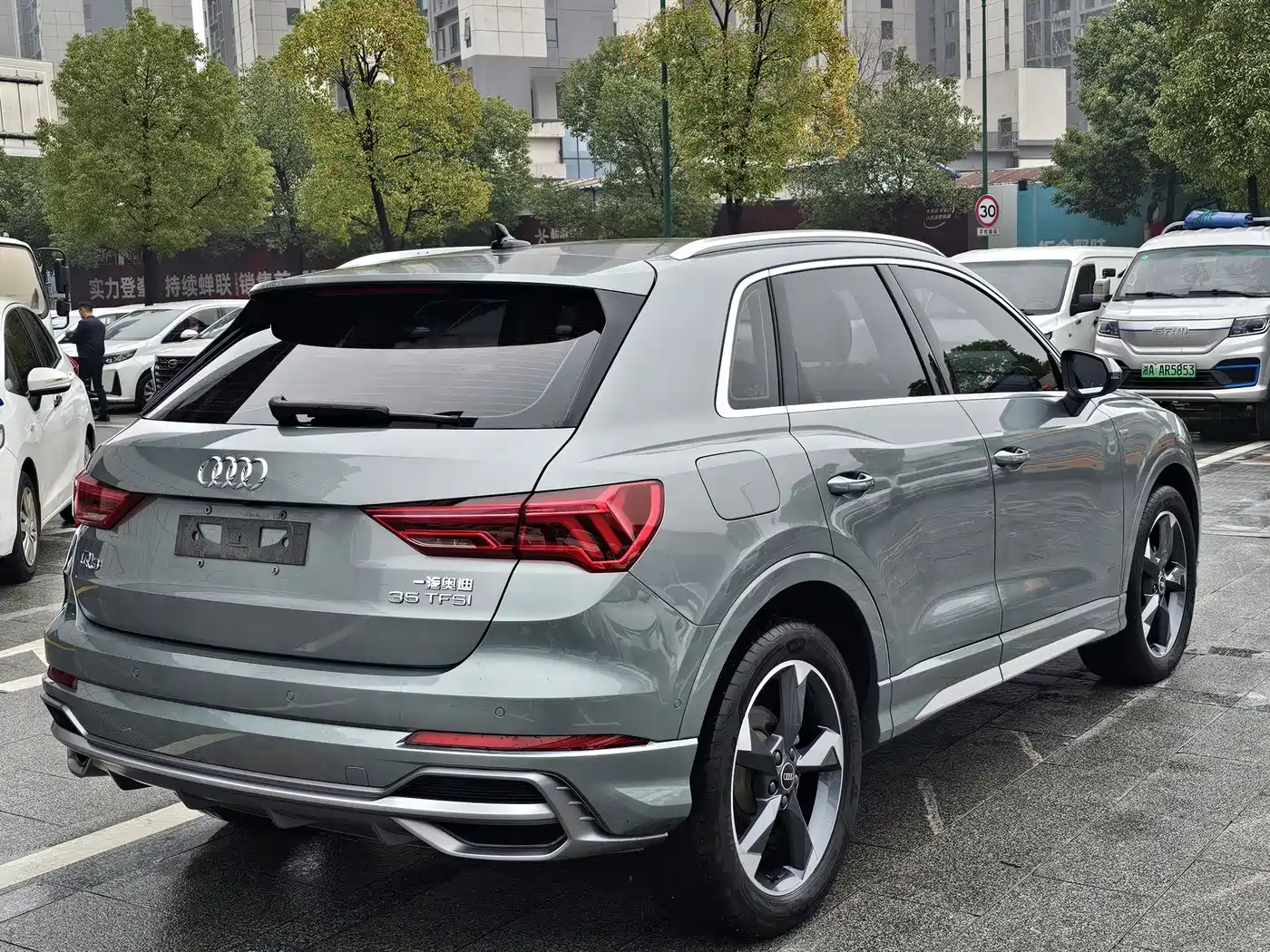 AUDI Q3