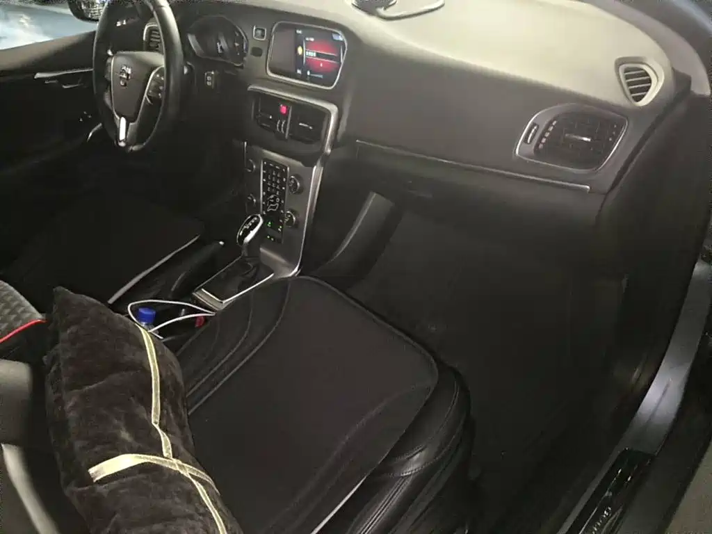 Volvo V40 2017 2017 T3 R-Design