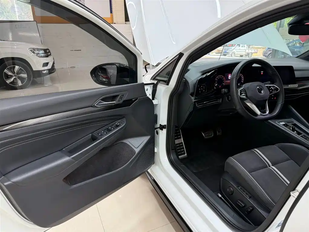 Volkswagen Golf 2021 280TSI DSG R-Line фото 8