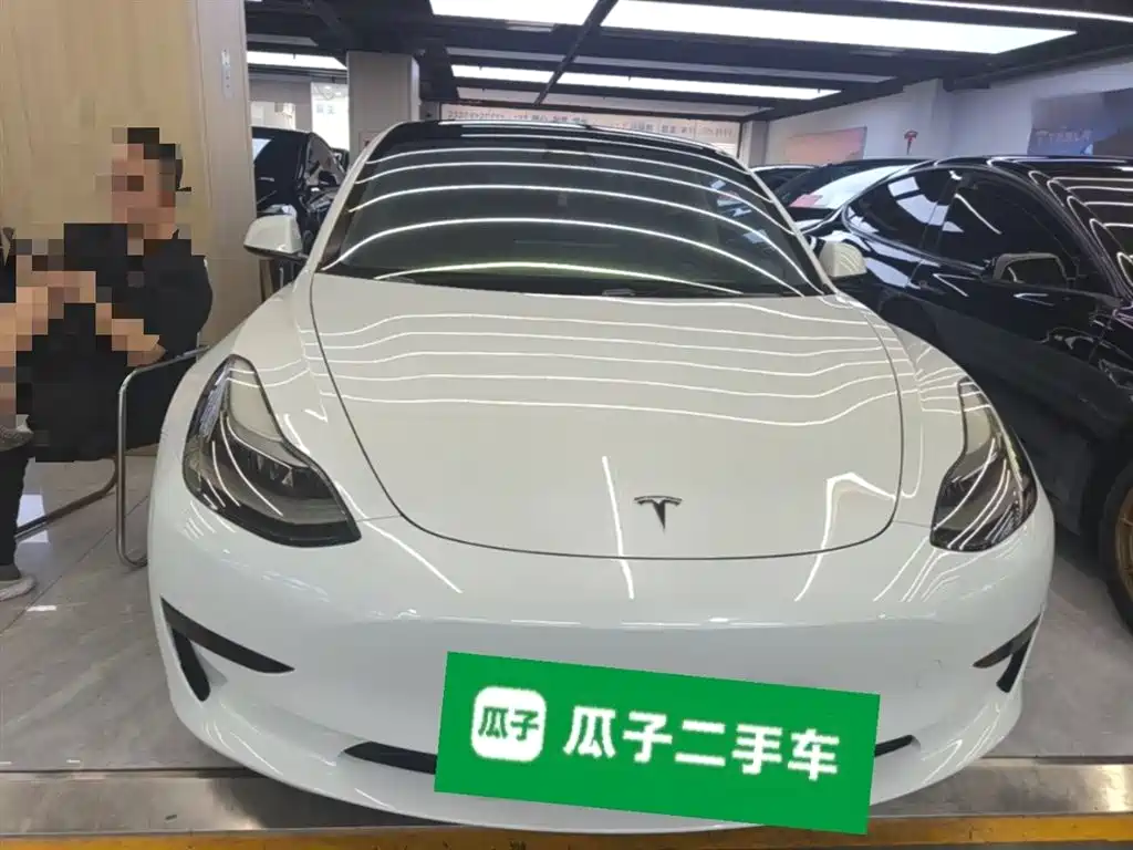 Фото 3 - Tesla Model 3