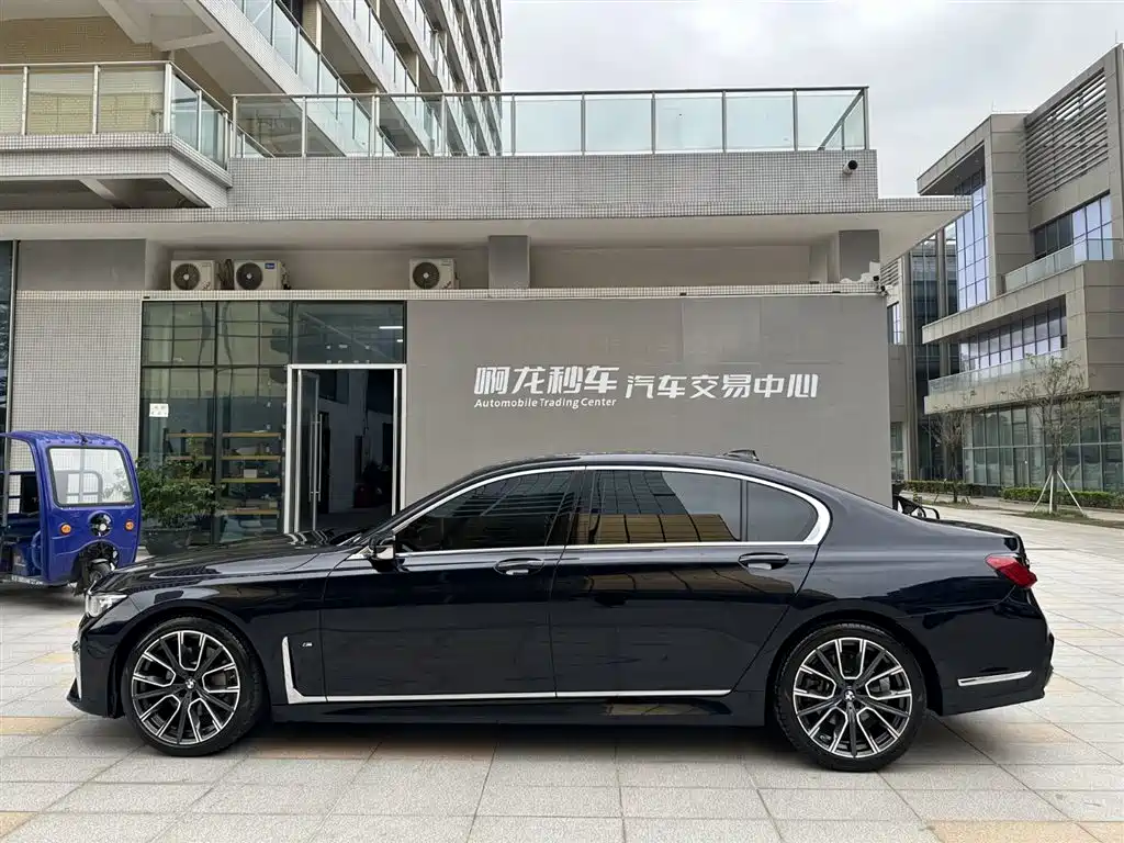 BMW 7 Series 2021 Model 730Li M Sport Package фото 23