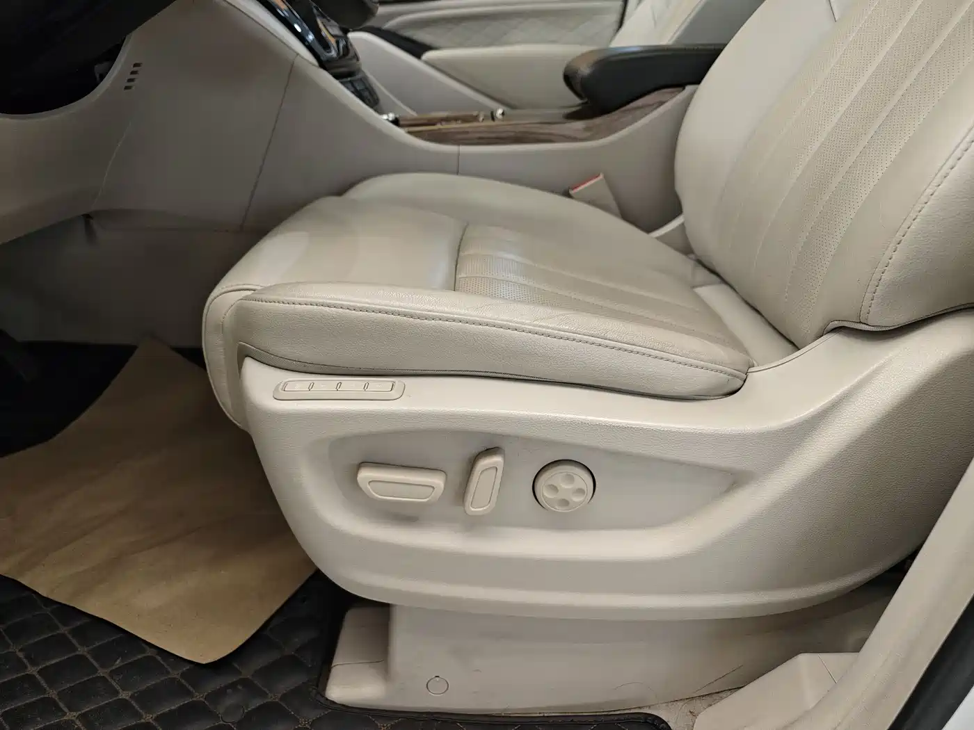 GAC Trumpchi Trumpchi M8 2018 320T Flagship Edition фото 11