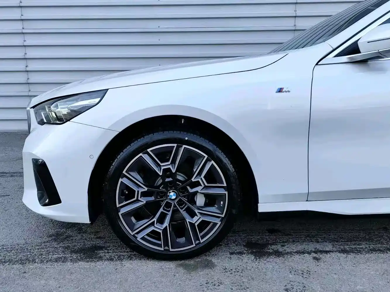 BMW 5 Series 2024 530Li Premium M Sport Package фото 5
