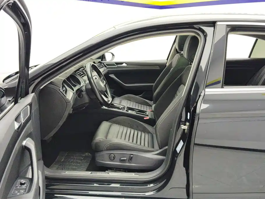 Volkswagen Magotan 2020 330TSI DSG Leading фото 9