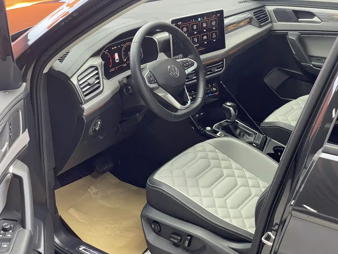 Volkswagen Tayron 2024 330TSI 2WD R-Line High Performance фото 11