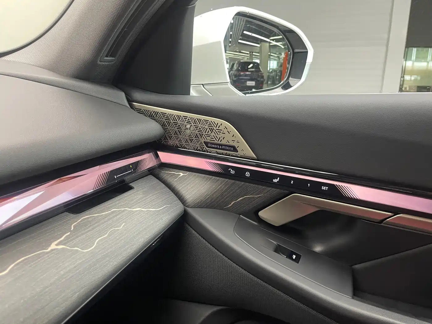 BMW 5 Series 2025 530Li Premium M Sport Package фото 23
