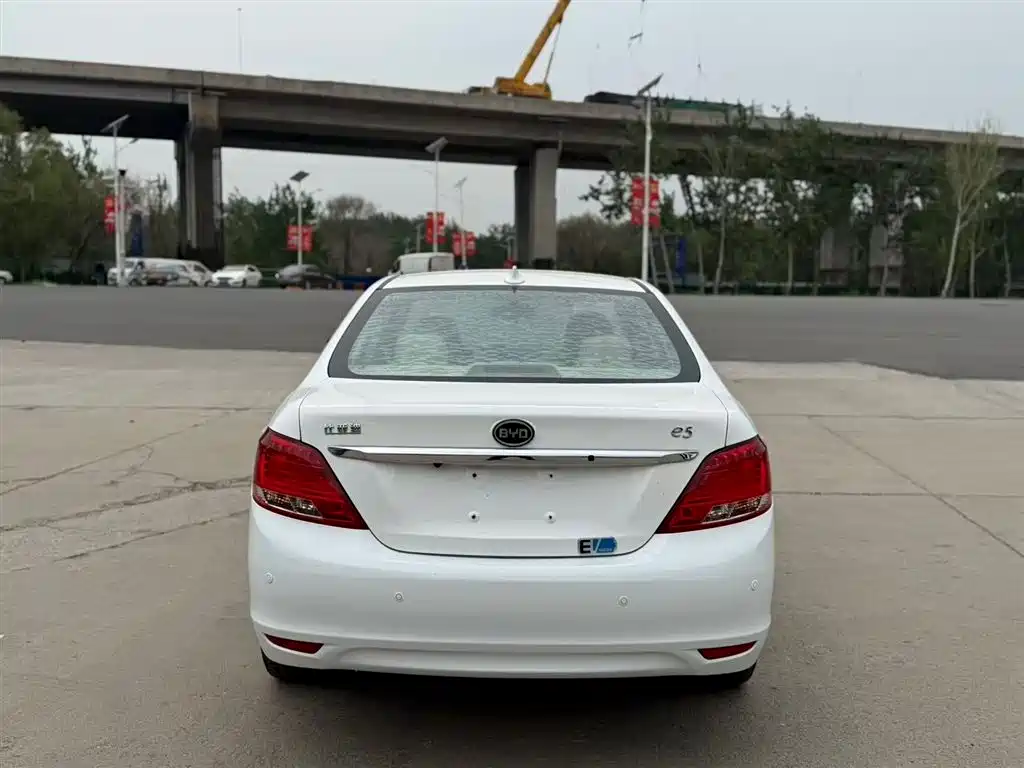 BYD E5
