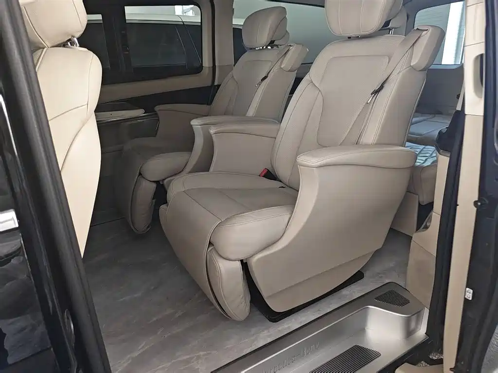 Mercedes-Benz V-Class 2017 Model V 260 L Premium Extended Edition фото 2