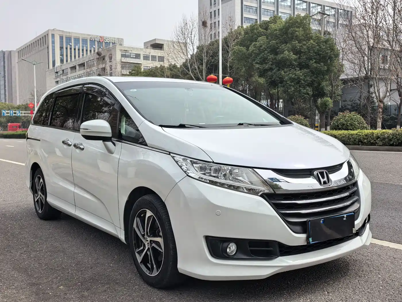 Honda Odyssey 2015 Facelift 2.4L Smart Enjoyment Edition фото 3