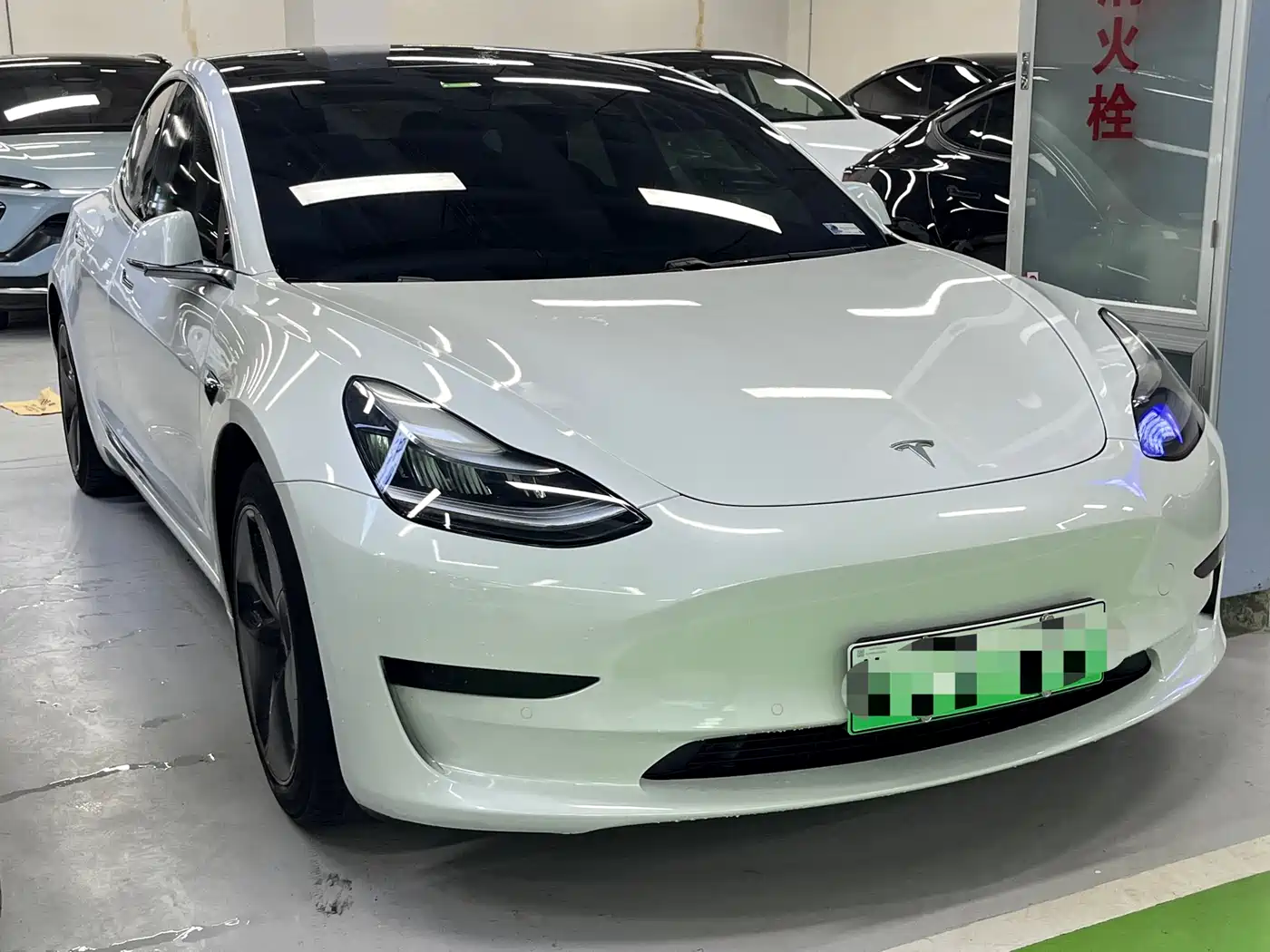 TESLA MODEL 3