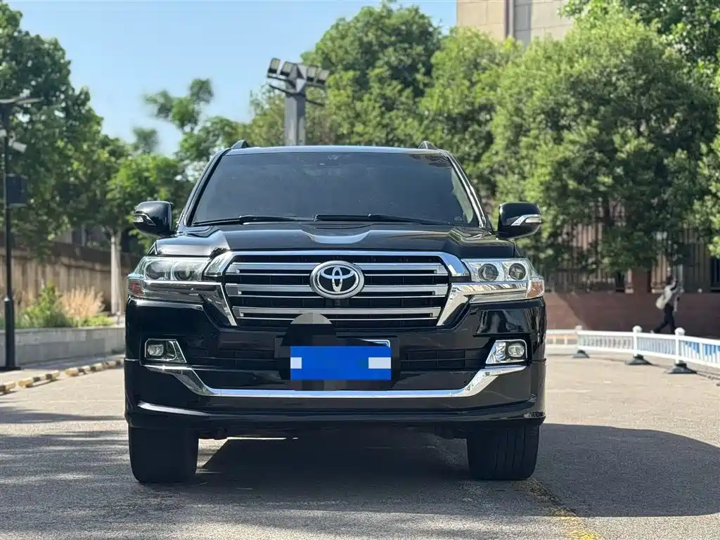 Toyota Land Cruiser 2012 4.6L Automatic VX-R фото 2