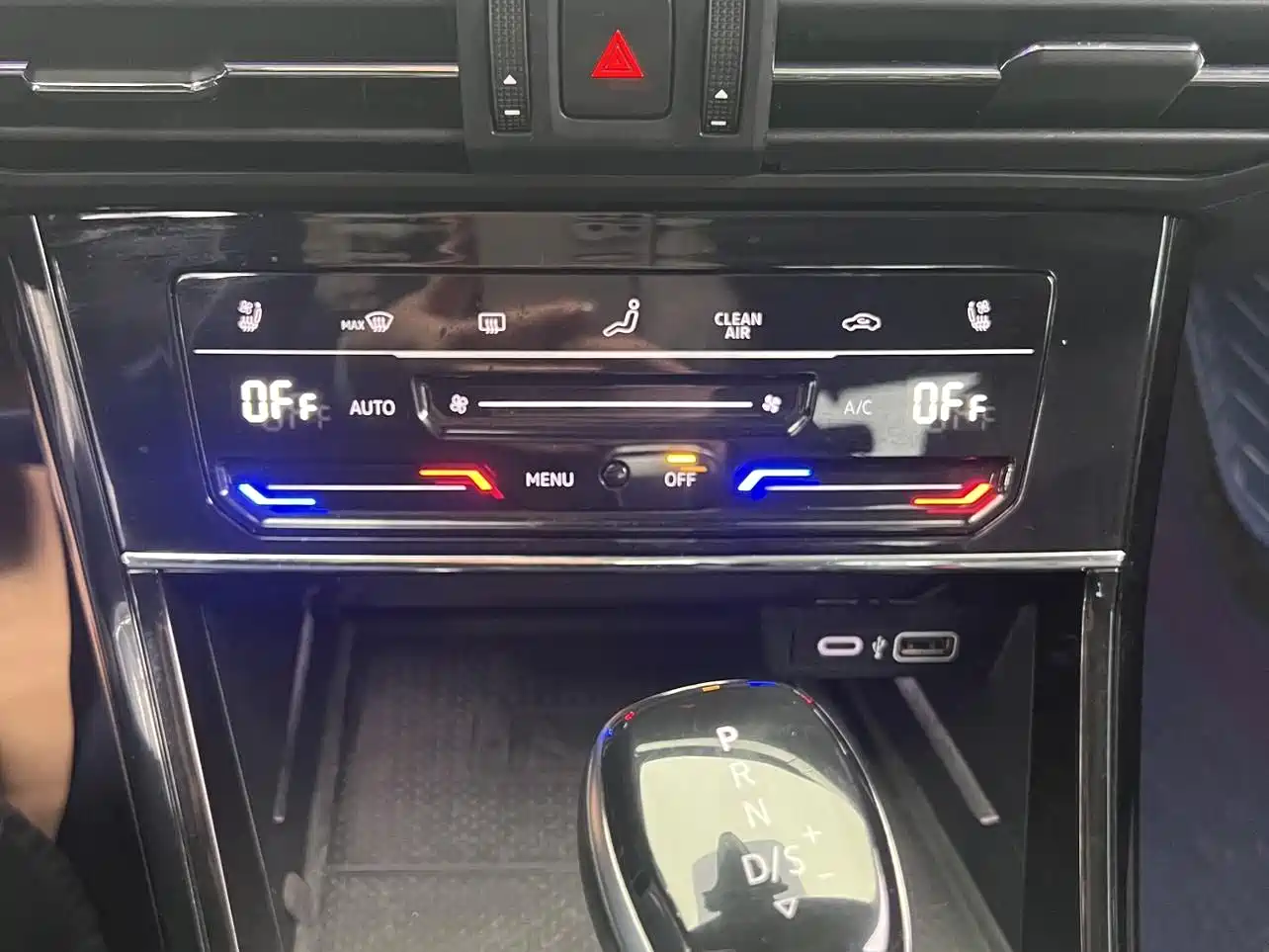 Volkswagen Passat 2022 330TSI Luxury Edition фото 29