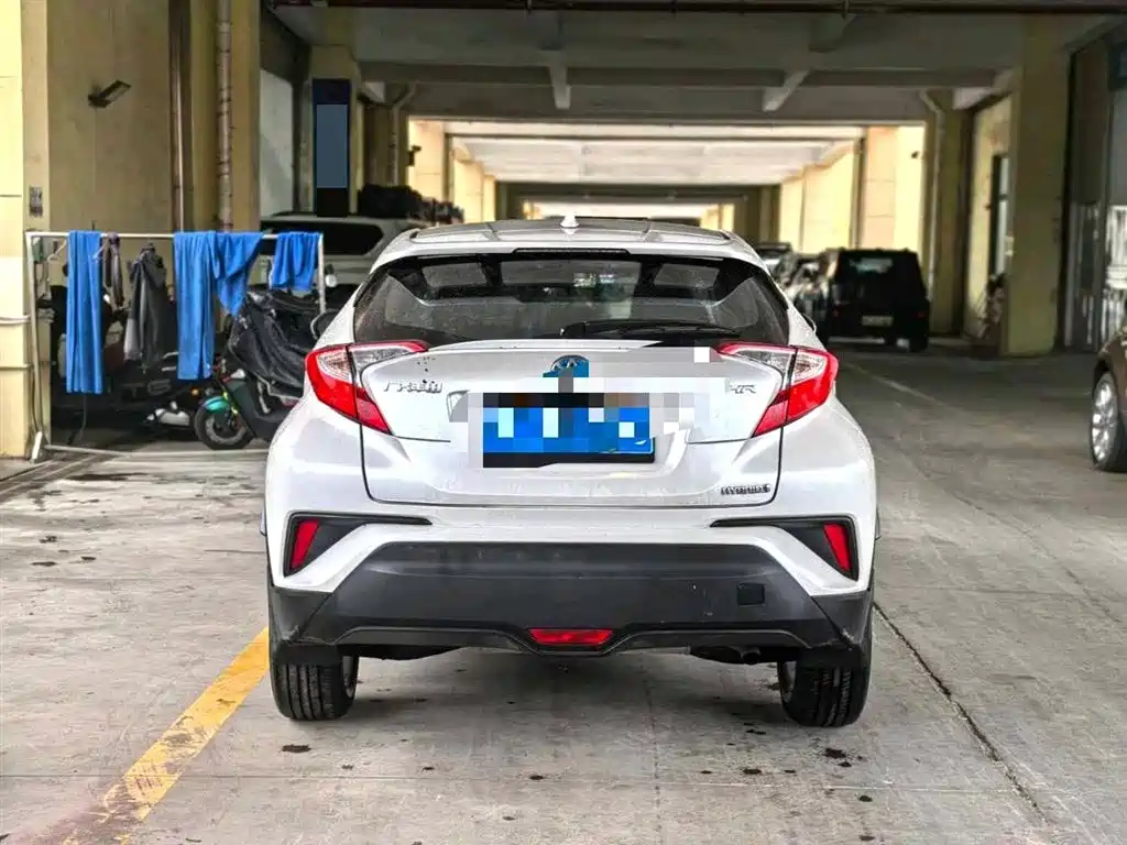 Toyota C-HR 2021 Dual Engine 2.0L E-CVT Comfort Edition фото 4