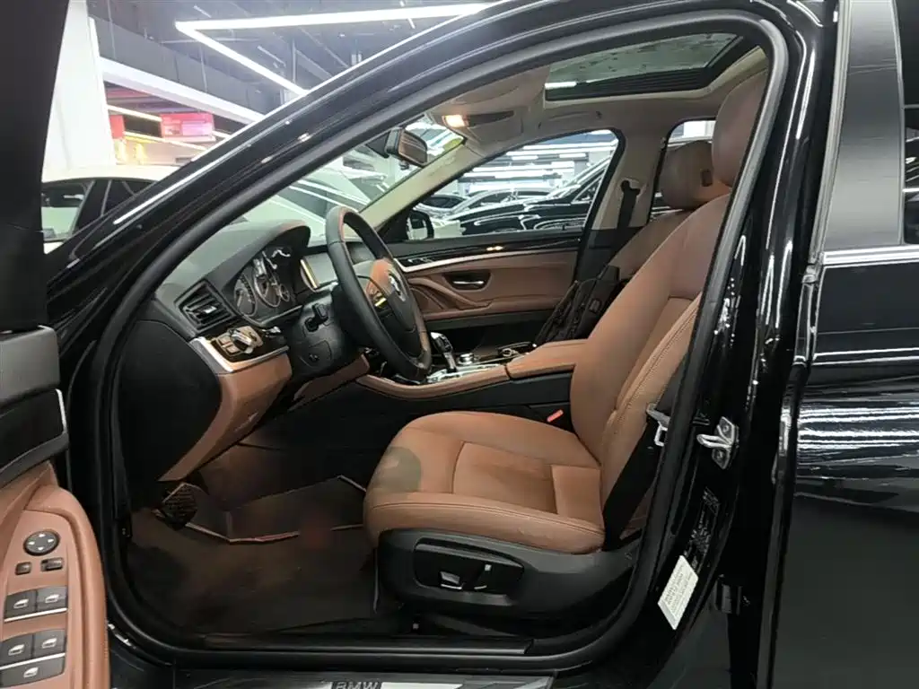 BMW 5 Series 2014 525Li Leading фото 15