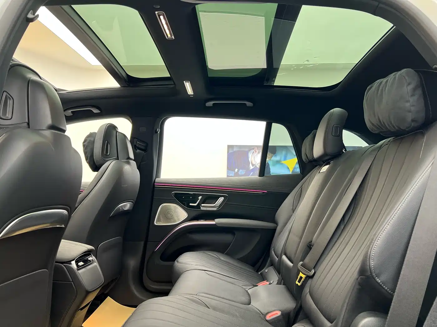 Mercedes-Benz EQS SUV 2023 450 4MATIC Pioneer Edition фото 35