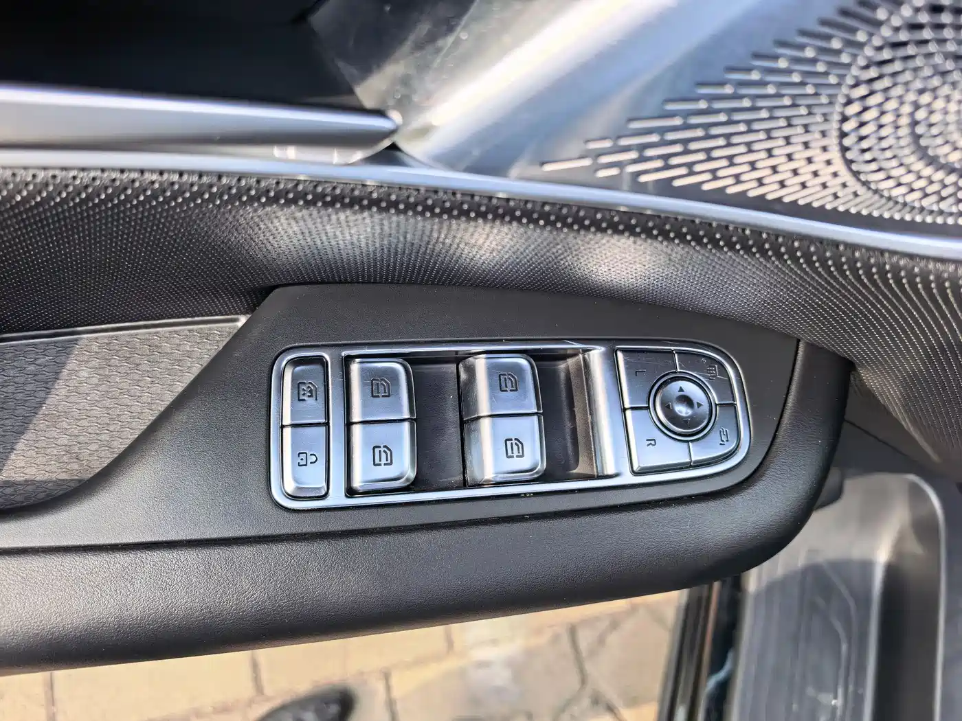 Hongqi HQ9 2023 2.0T Smart Connect Flag Enjoy Edition фото 7