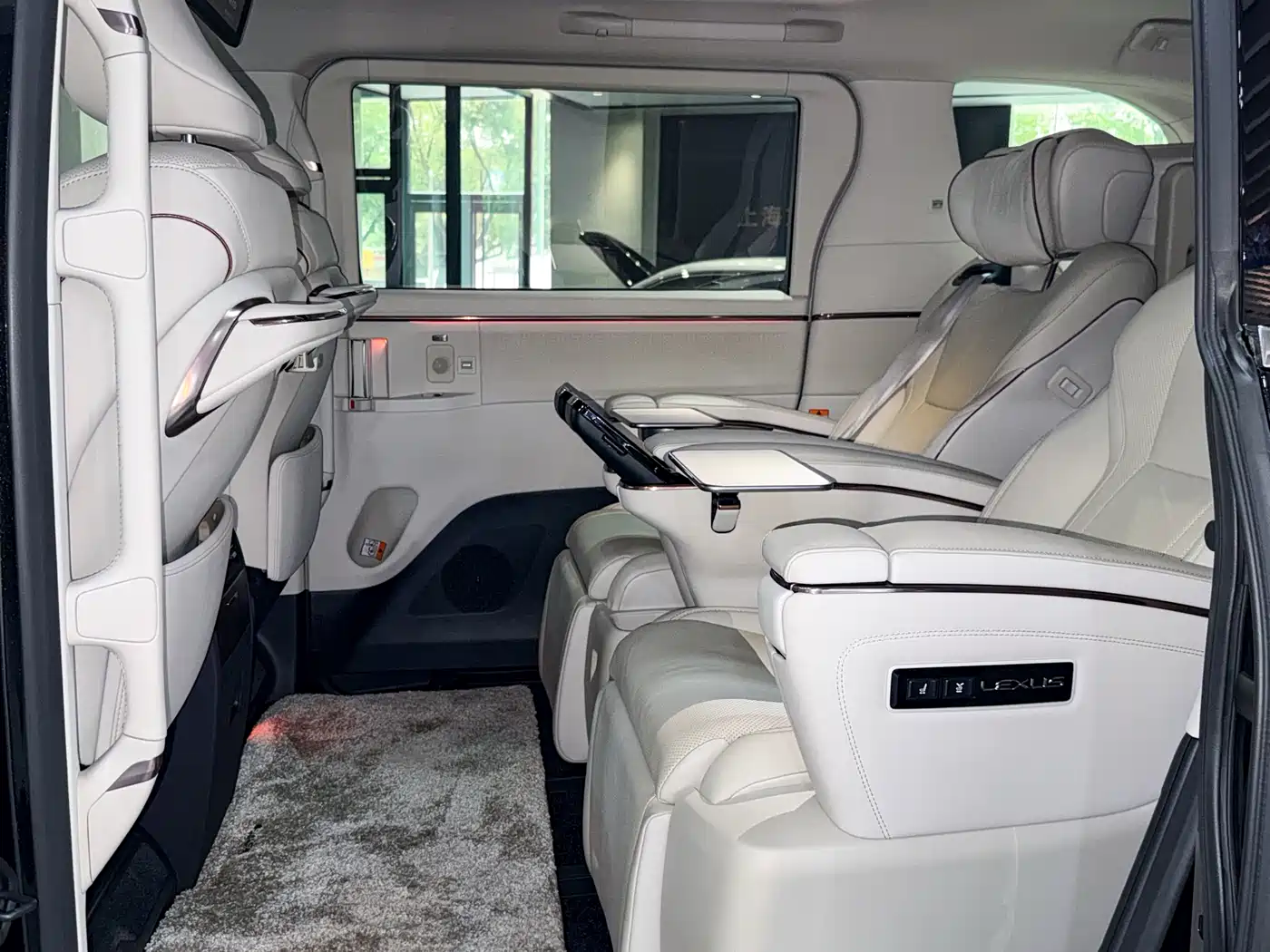 Lexus LM 2023 500h 6-Seater Prestige Edition фото 21